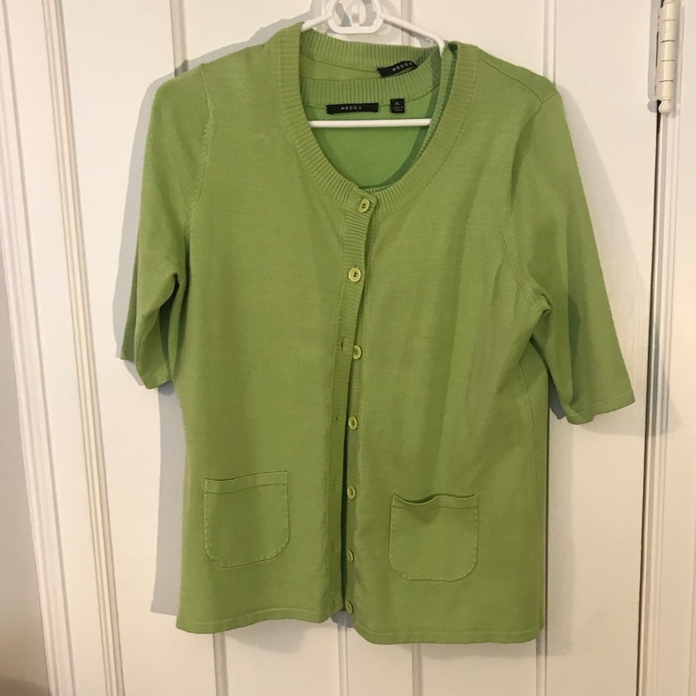 Short sleeve sweater set.